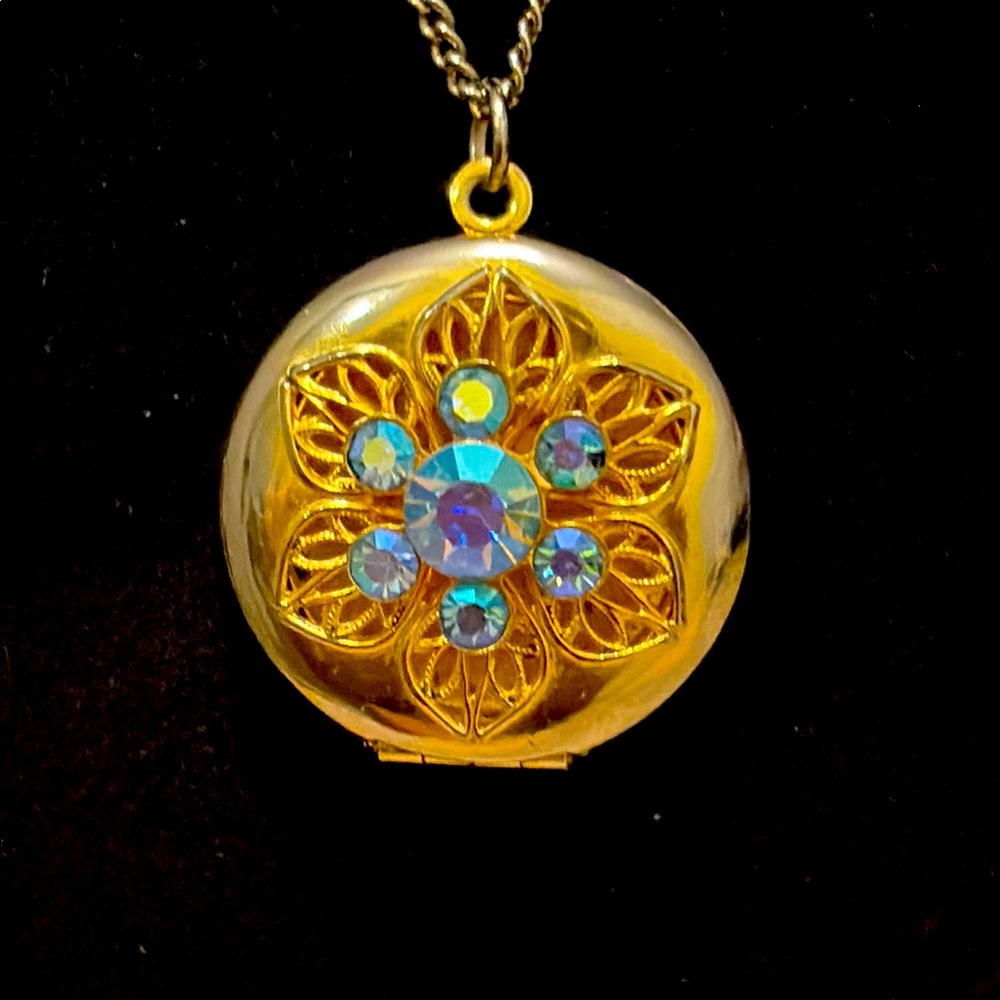 Vintage LOCKET Floral Pendant Necklace with Blue borialis stones